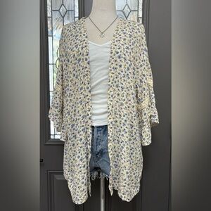 American Eagle Outfitters Floral Flutter Sleeve Kimono Size One Size
